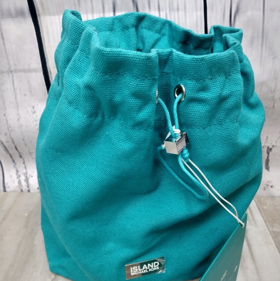 SOLD Micheal Kors Island Canvas Bag New Travel - Picture 2 of 7